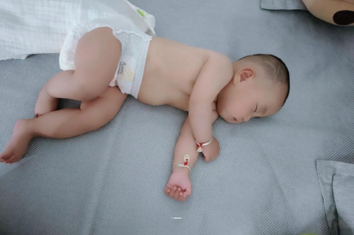 中山几个月宝宝会抬头